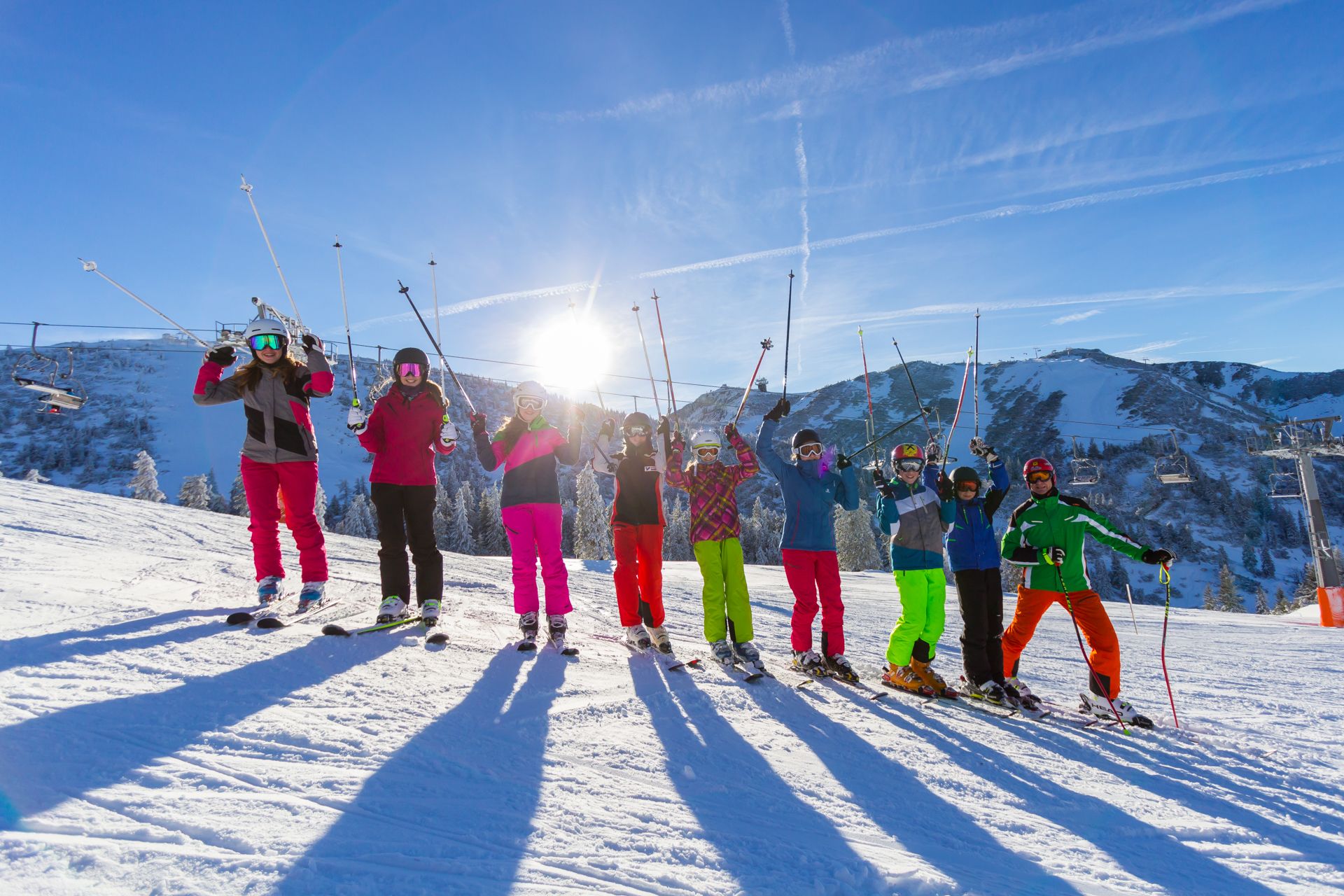 Schulgruppe beim Skifahren