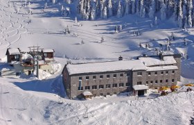 Beliebtes Ziel f&uuml;r Wintersportler, das &Ouml;TK-Schutzhaus am &Ouml;tscher, &copy; &Ouml;TK