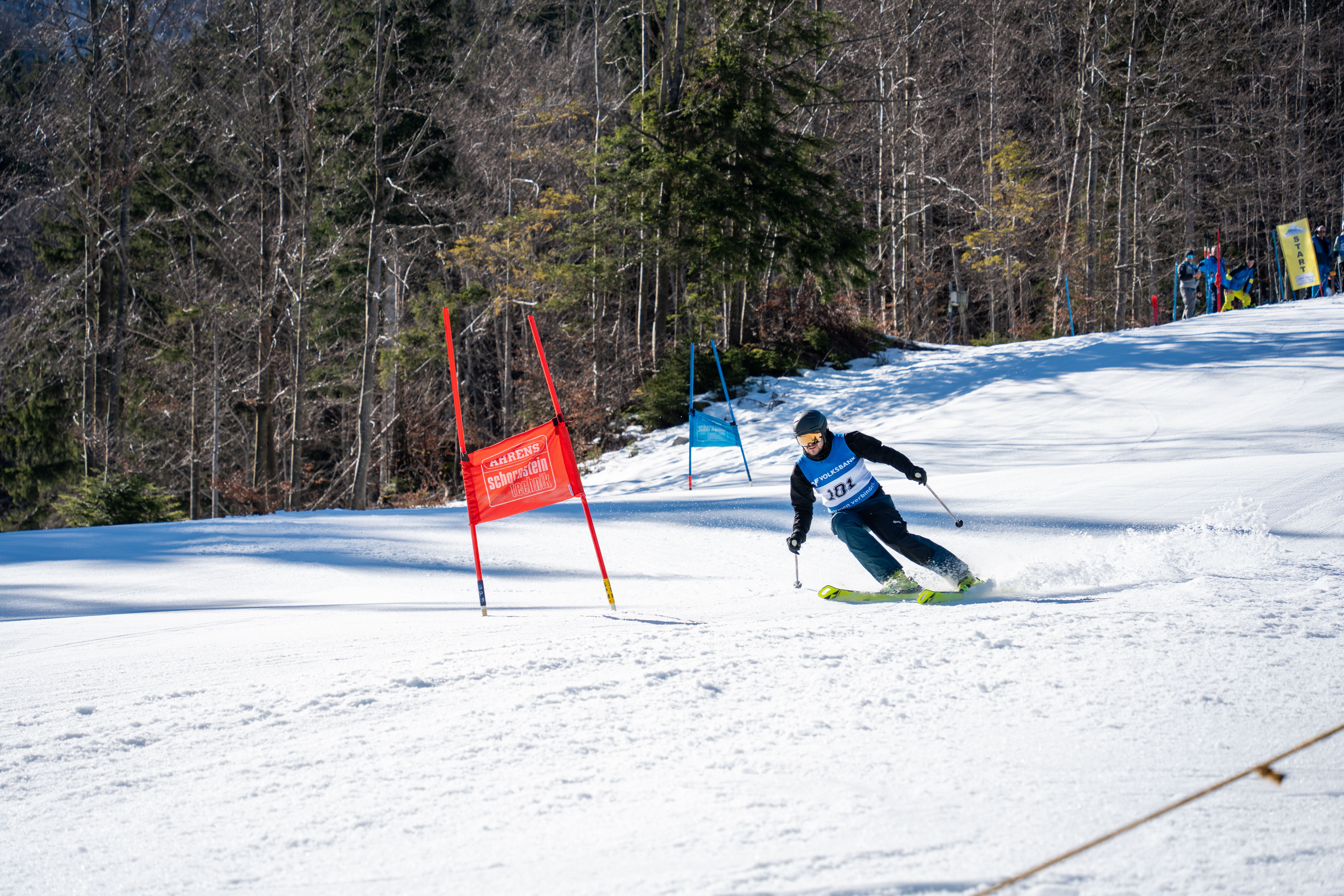 Rennfahrer auf Piste