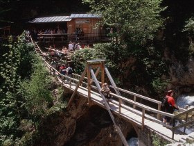 At the &Ouml;tscherhias, &copy; &Ouml;TV