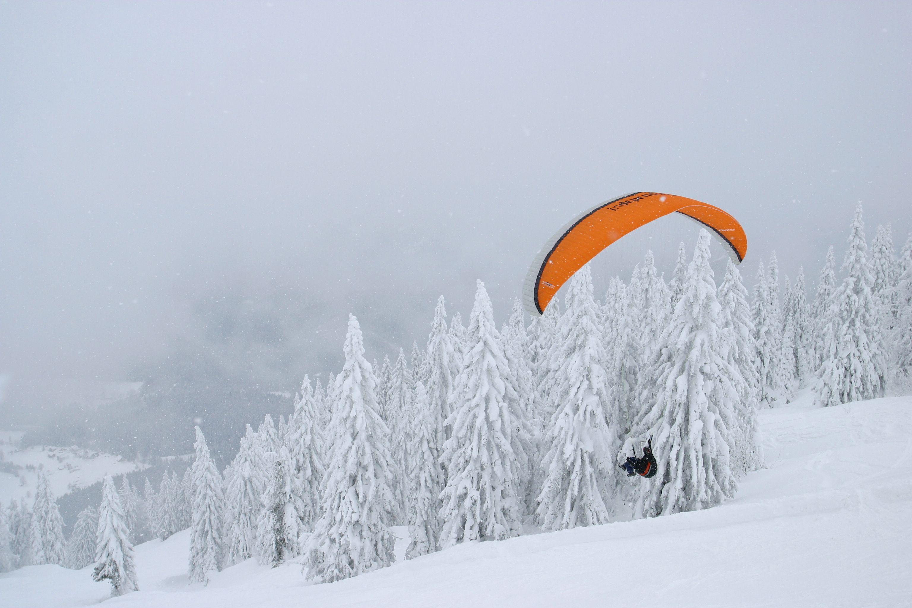Paragleiter am Ötscher Winter