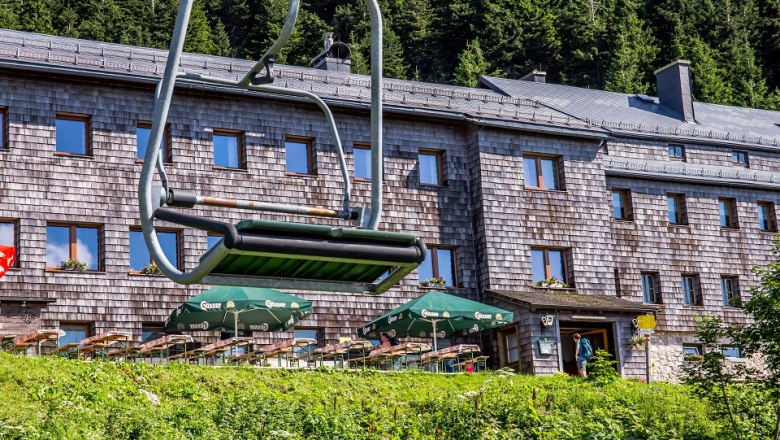 &Ouml;tscherschutzhaus with chair lift, &copy; Ludwig Fahrnberger